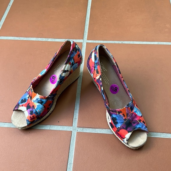 Tom’s colorful wedges. Used. Great condition. Size 8.5 - Picture 1 of 3